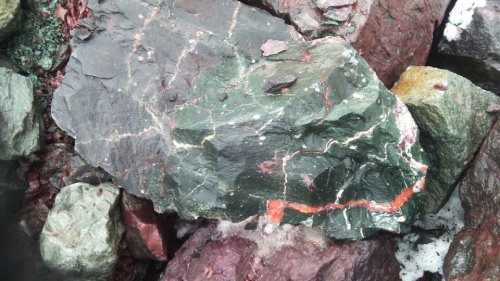 Гигантские зелёные валуны для ландшафтного дизайна весом более 5 тонн купить в Тульской области