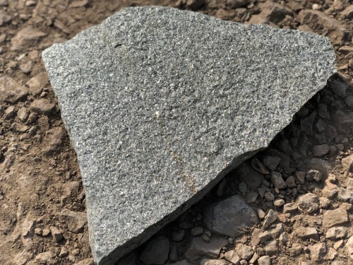 Плитняк златолит Уральский для цоколя, отмостки купить в Тульской области