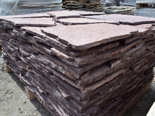 Плитняк лемезит бордовый для облицовки цоколя 20-25 мм  купить в Тульской области