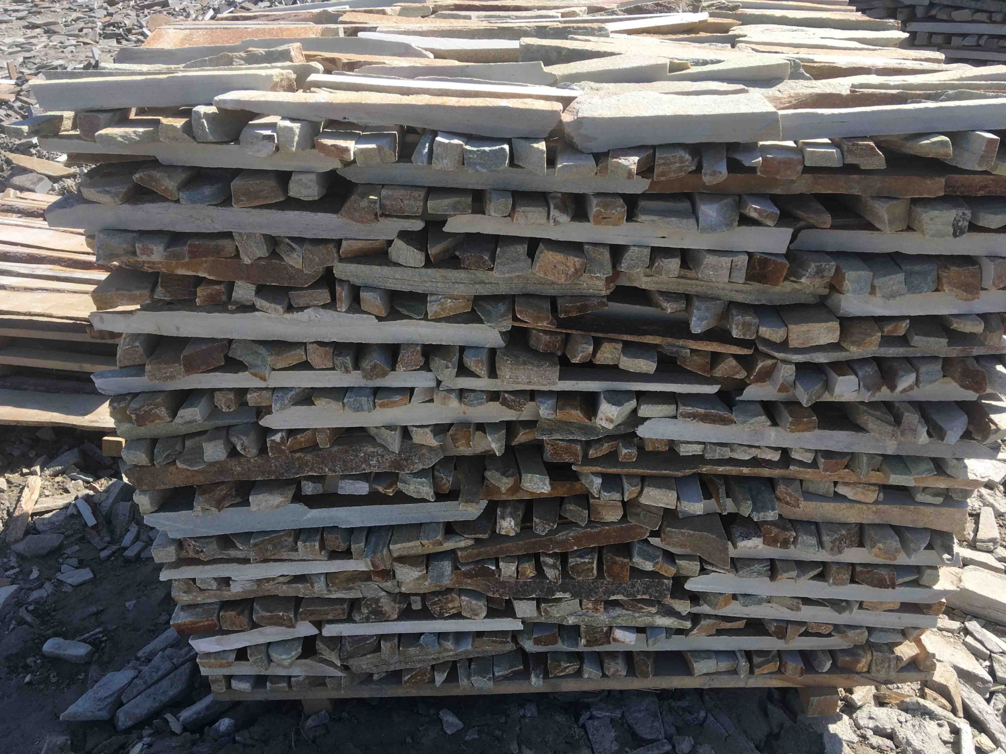 Горбушка златолит золотистый для облицовки купить в Тульской области