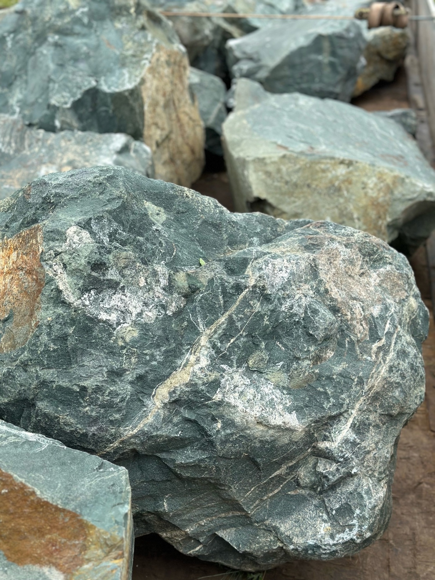 Камни для ландшафтного дизайна зелёные 10-60 килограмм купить в Тульской области