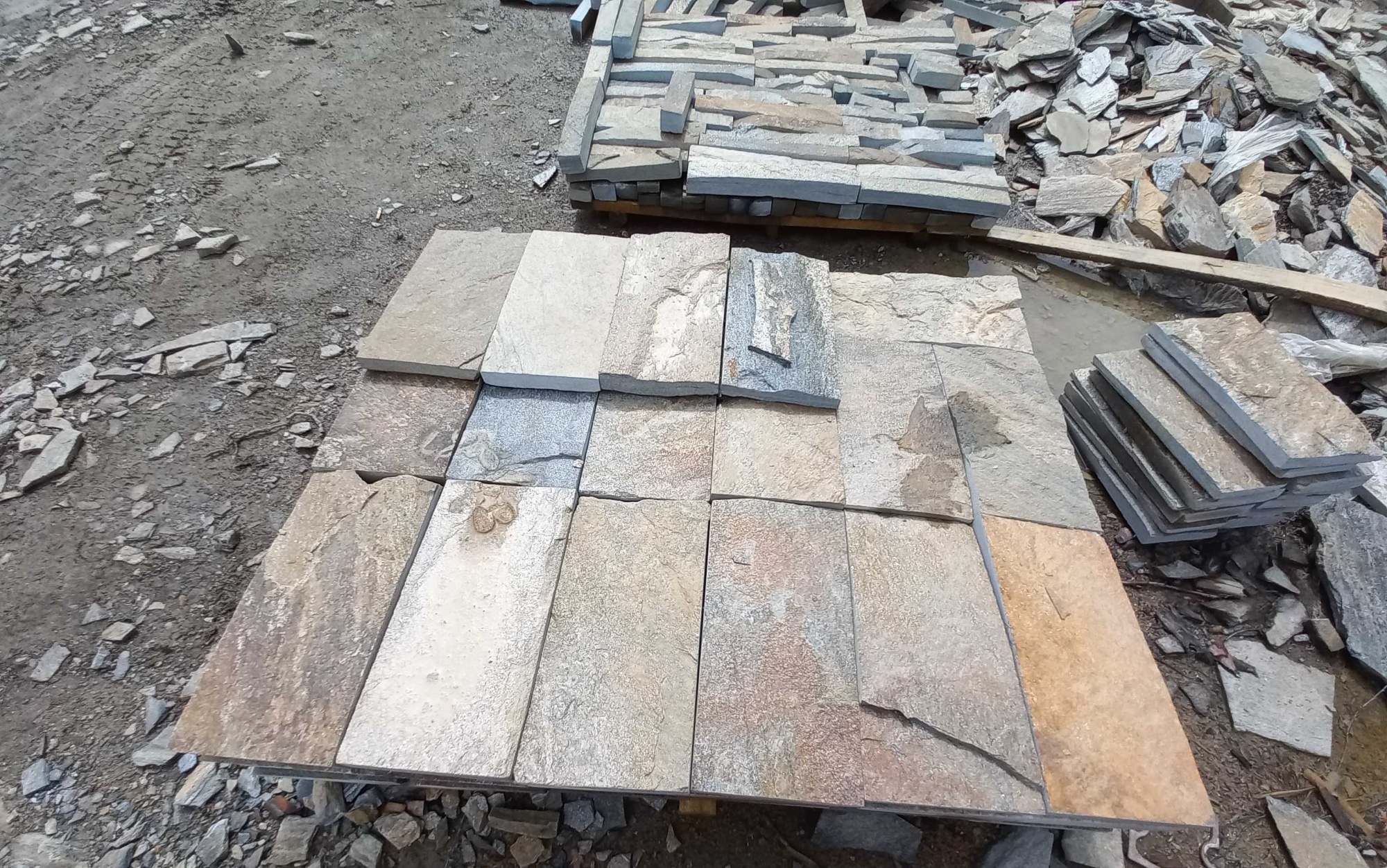 Плитка пилёная златолит Уральский для цоколя, отмостки купить в Тульской области