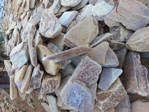 Златолит жёлтый, жёлто-зелёный глыбки и валуны для ланшафтного дизайна купить в Тульской области