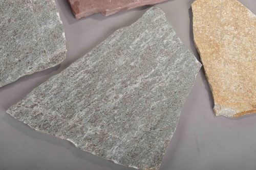 Плитняк златолит Уральский для цоколя, отмостки купить в Тульской области