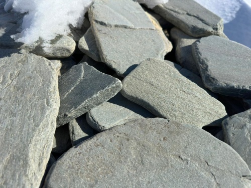 Плитняк златолит зелёный галтованный для цоколя купить в Тульской области